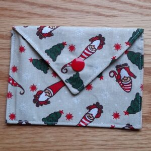 pochette-a-savon-danielle-motif-noel-sapins-et-lutin-fond-beige-savonnerie-la-mesange-bleue