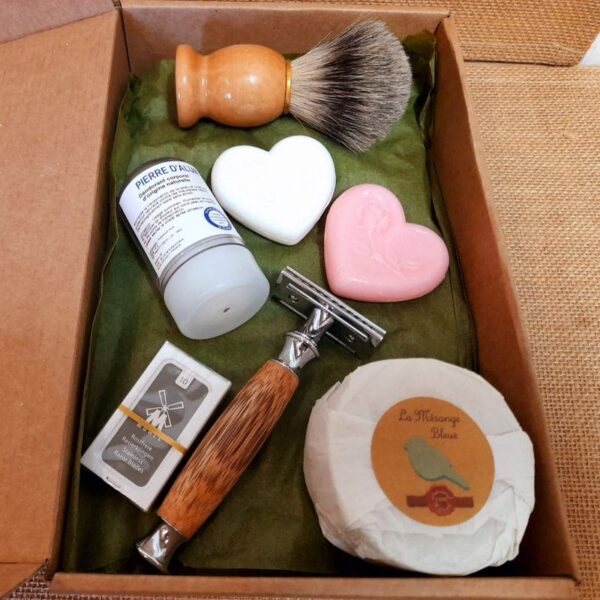 13-coffret-cadeau-homme-rasage-barbe-savons-fantaisie-rasoir-lames-blaireau-pierre-alun-la-mesange-bleue