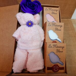9-coffret-cadeau-savons-parfumés-fleur-en-savon-serviette-invite-la-mesange-bleue